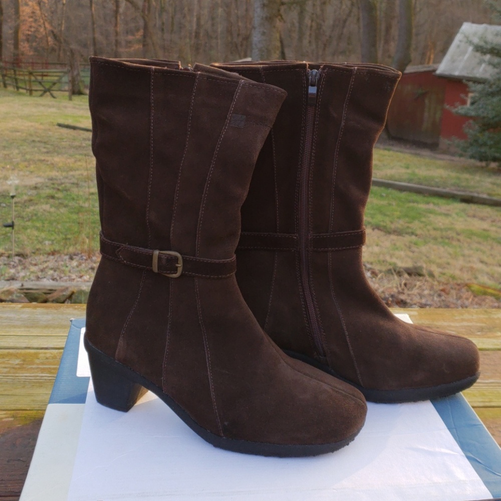 Henri Pierre Canada Genuine Suede Boots Women's  Size 8 Wide
